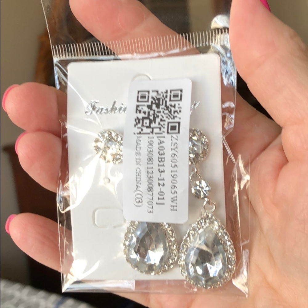 RESTOCKED 3/$21 gorgeous water drop earrings NIP - Picture 5 of 5